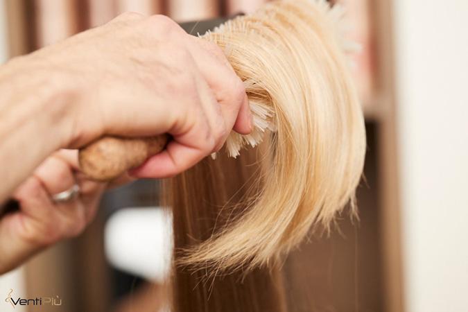شانه زدن مو‌های کراتینه شده